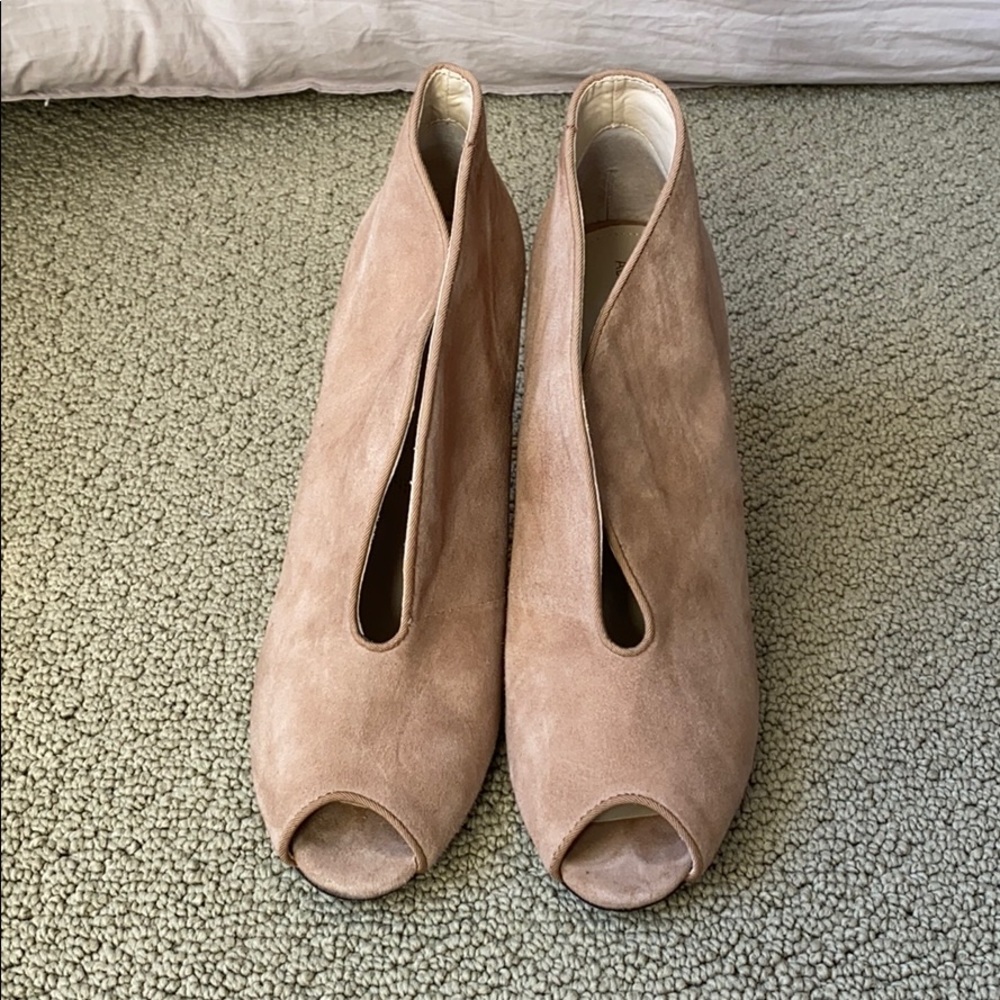 Adrienne Vittadini • Grandeur Ankle Bootie